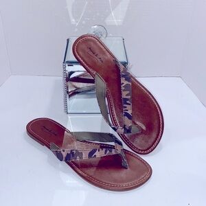 Anna & Ava Camouflage Thong Slippers Size 9